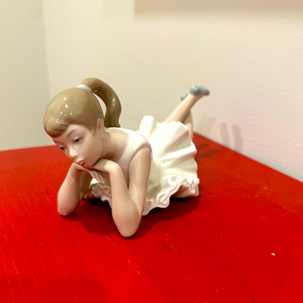 Nao Pensive Ballet